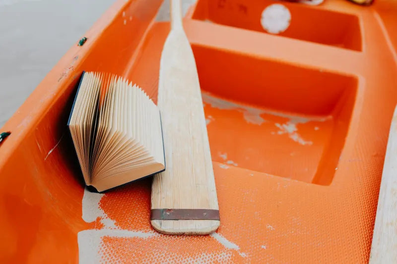 Floating Into Fiction: How Britain's Canal Dwellers Are Pioneering the Art of Waterway Reading