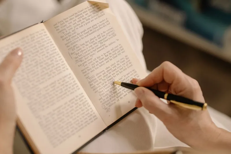 Ink Between Friends: The Book Clubs Passing Notes in the Margins