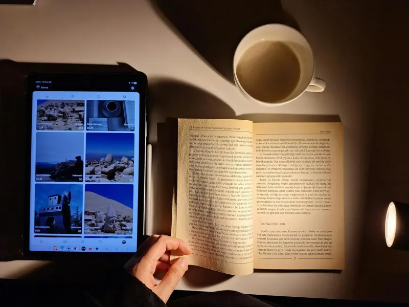 When the World Sleeps: Britain's Night Owl Book Lovers Are Finding Magic in Moonlit Literary Gatherings